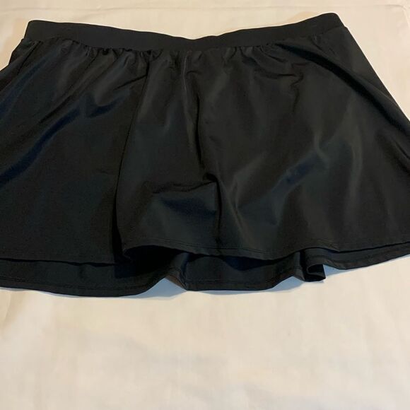 Size 26W one piece black swim skirt with built in panty. NEW - Picture 2 of 8